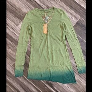 ⭐️HP 2/14 🩷NWT Da-Nang Green Henley Long Sleeved Tee